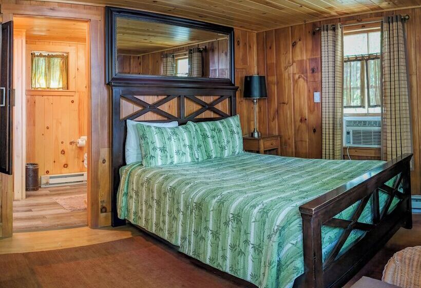 Hinckley's Dreamwood Cottages