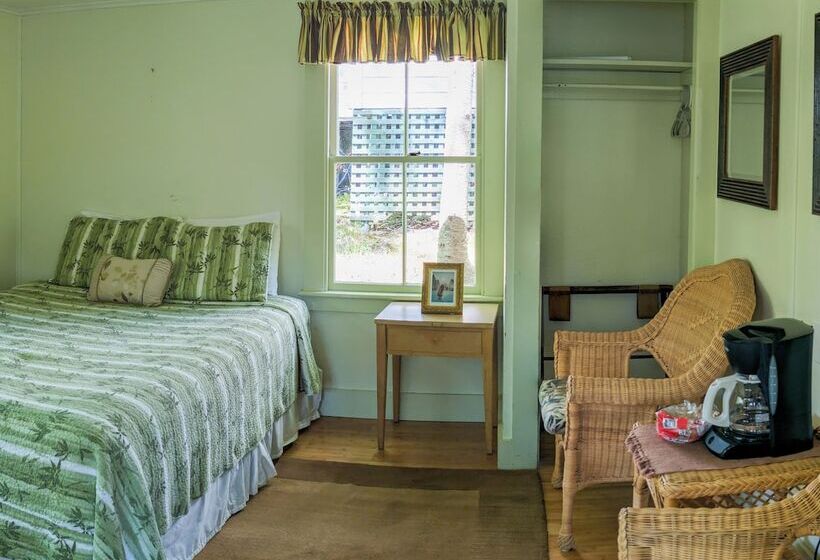 Hinckley's Dreamwood Cottages