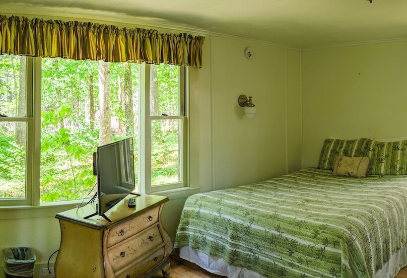 Hinckley's Dreamwood Cottages