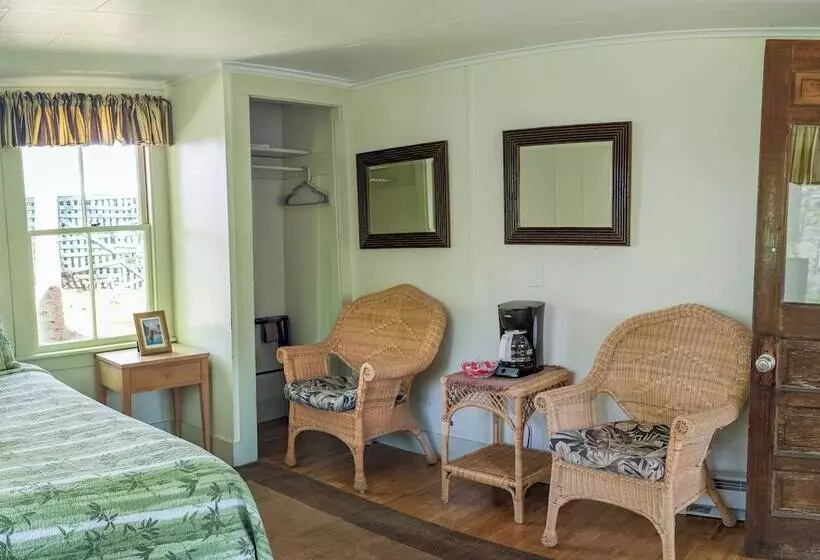 Hinckley's Dreamwood Cottages