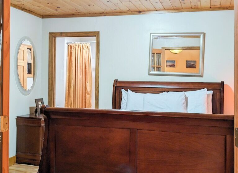 Hinckley's Dreamwood Cottages