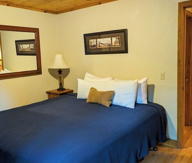 Hinckley's Dreamwood Cottages