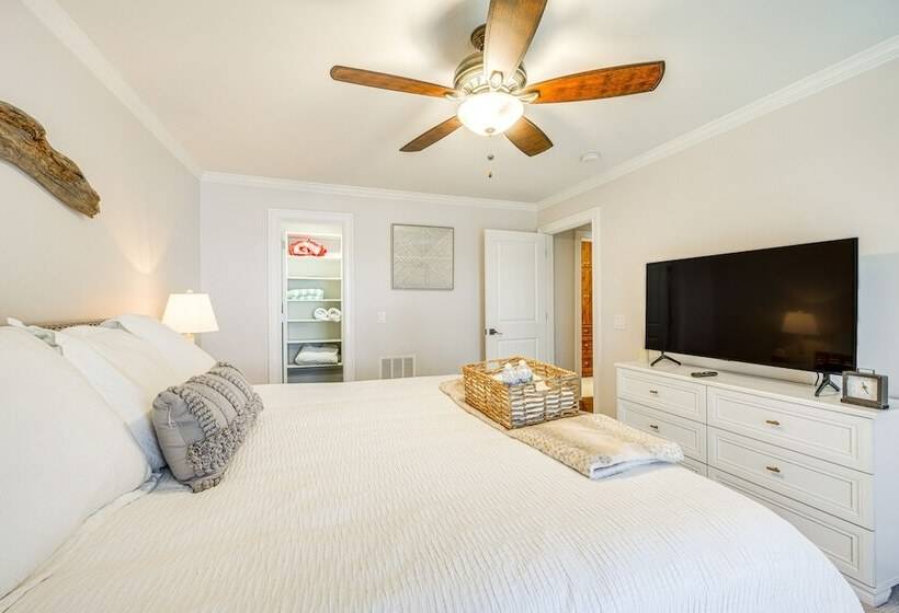 Lakefront Lake Oconee Home: Boat Dock + Hot Tub