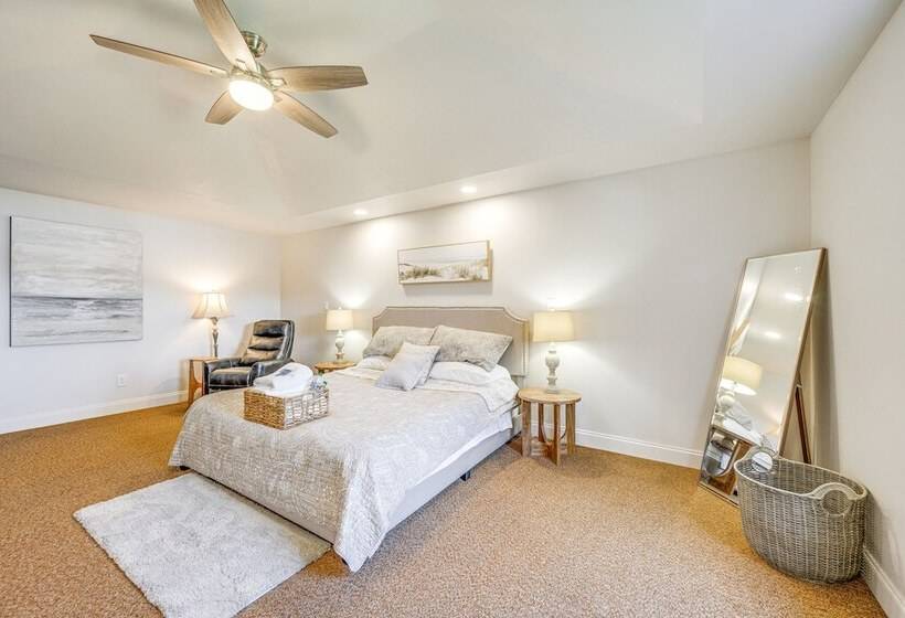 Lakefront Lake Oconee Home: Boat Dock + Hot Tub