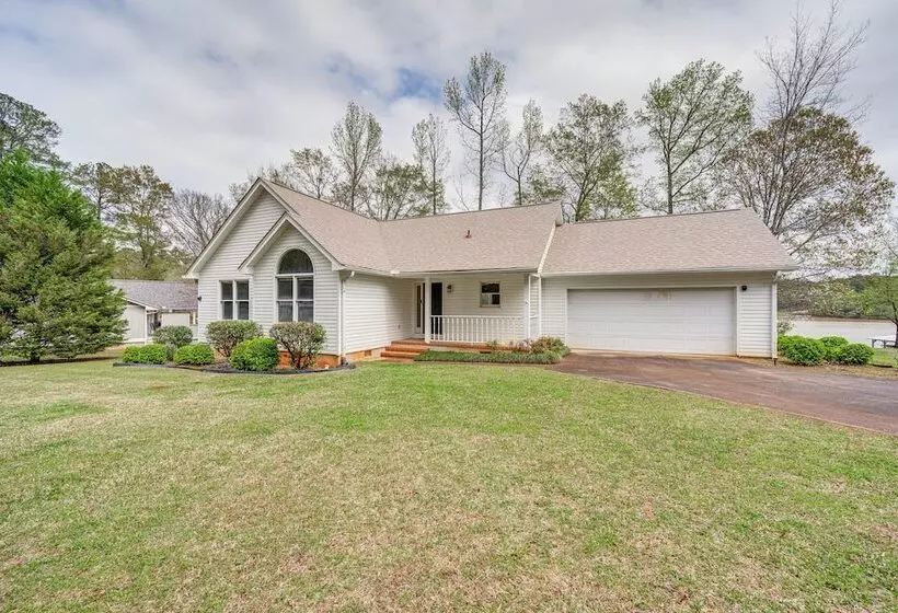 Lakefront Milledgeville Home W/ Private Dock!