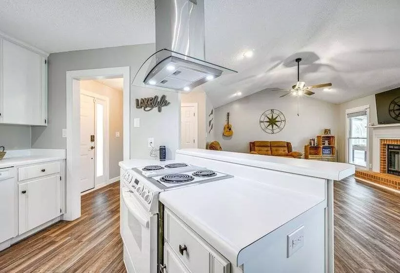 Lakefront Milledgeville Home W/ Private Dock!