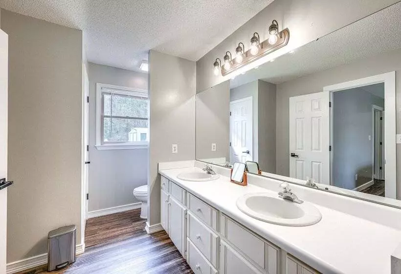 Lakefront Milledgeville Home W/ Private Dock!