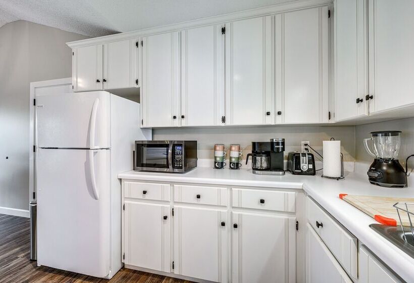 Lakefront Milledgeville Home W/ Private Dock!