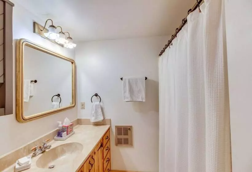 Lakefront Park Rapids Cabin W/ Decks & Boat Dock!