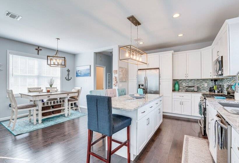 Long Branch Beach House W/ Private Hot Tub!