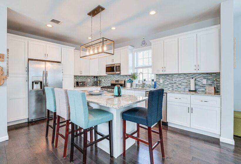 Long Branch Beach House W/ Private Hot Tub!