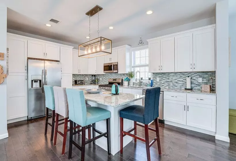 Long Branch Beach House W/ Private Hot Tub!