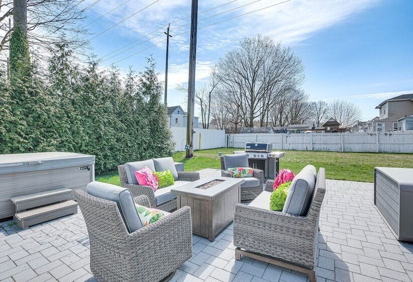 Long Branch Beach House W/ Private Hot Tub!