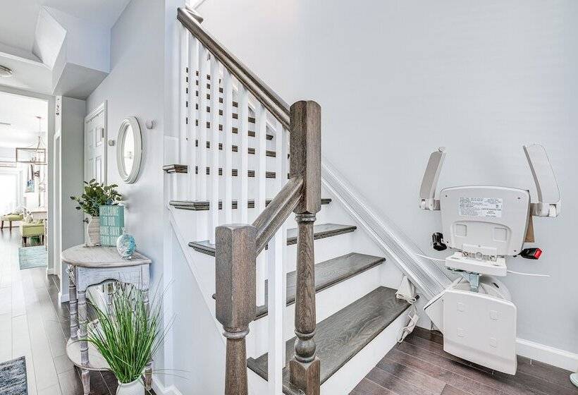 Long Branch Beach House W/ Private Hot Tub!