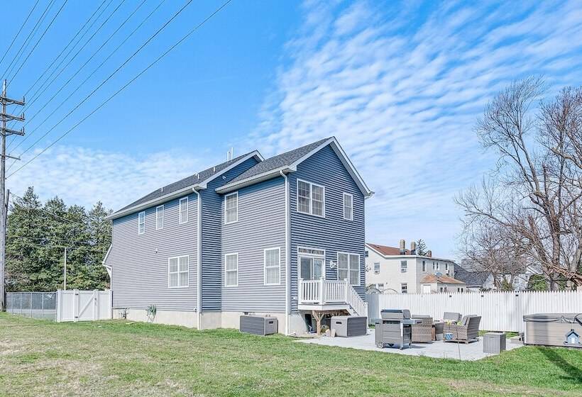Long Branch Beach House W/ Private Hot Tub!