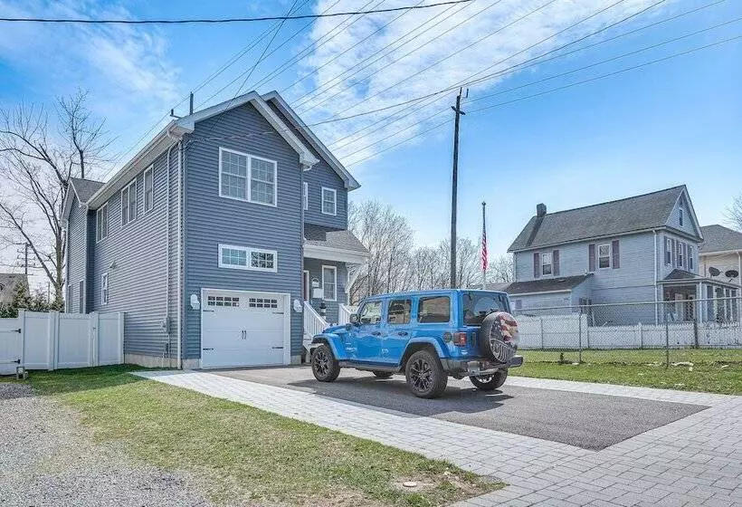 Long Branch Beach House W/ Private Hot Tub!