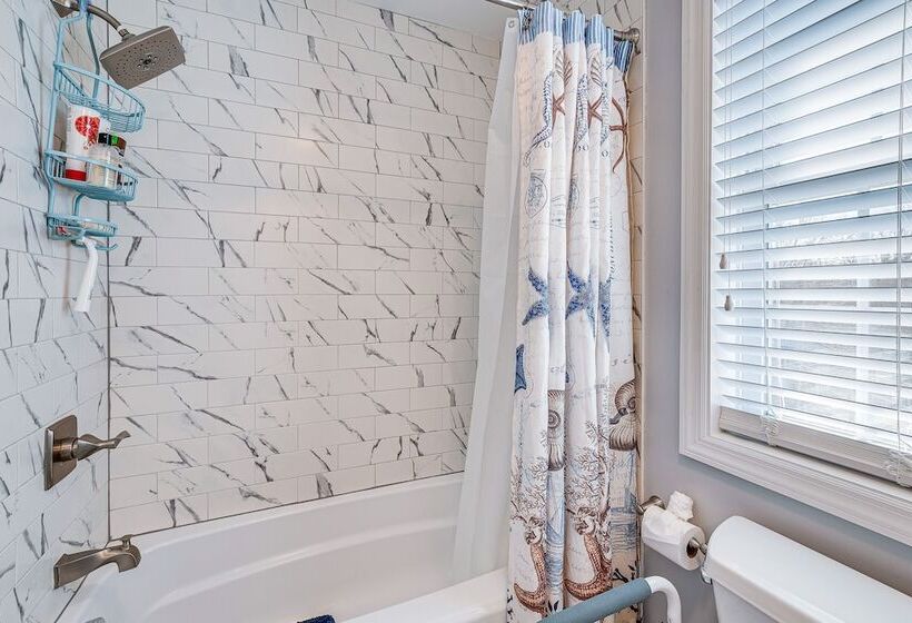 Long Branch Beach House W/ Private Hot Tub!