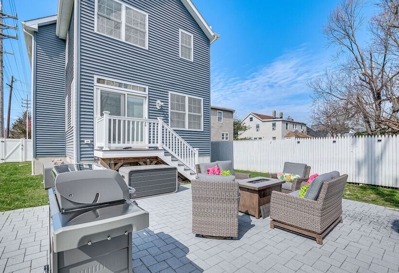 Long Branch Beach House W/ Private Hot Tub!