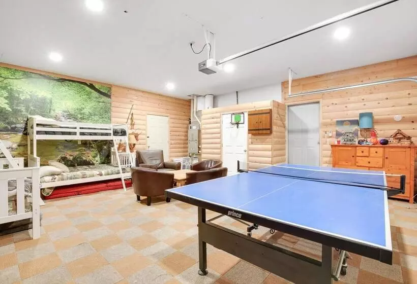 Peaceful Rhododendron Cabin W/ Fire Pit & Hot Tub!