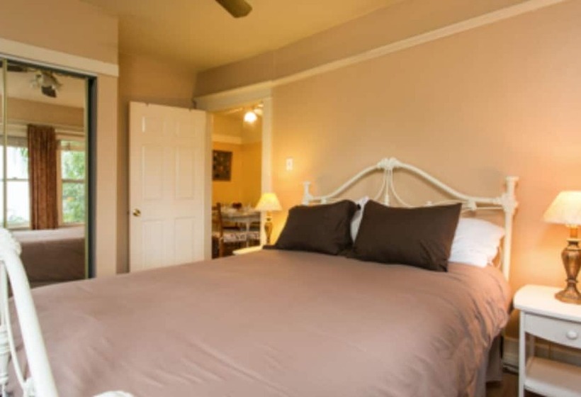 ペンション Hollywood Hills Suites