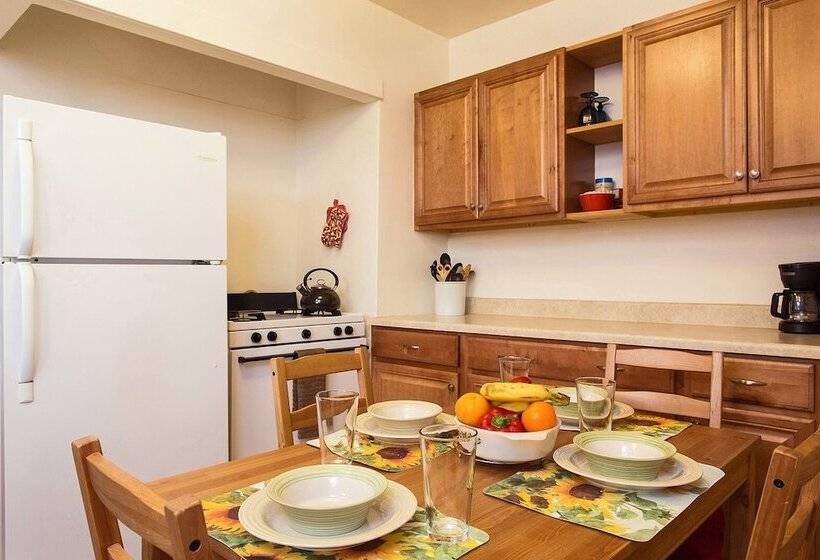 ペンション Hollywood Hills Suites