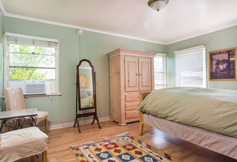 ペンション Hollywood Hills Suites