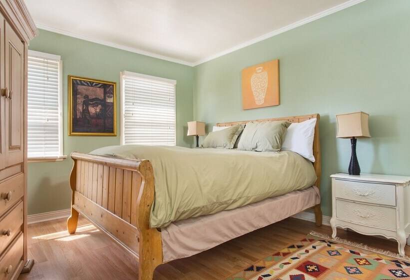 ペンション Hollywood Hills Suites