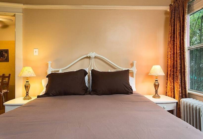 ペンション Hollywood Hills Suites