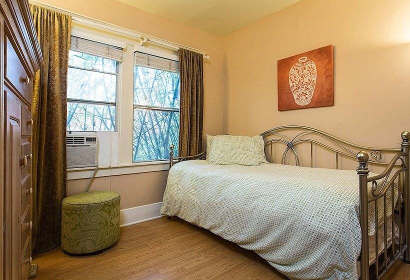 ペンション Hollywood Hills Suites