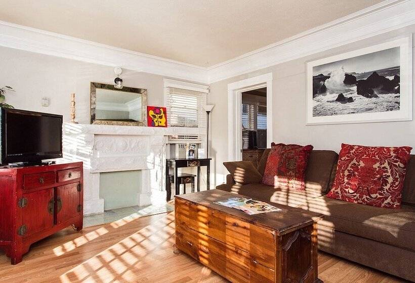 ペンション Hollywood Hills Suites