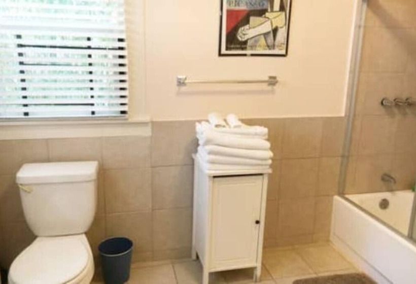 ペンション Hollywood Hills Suites