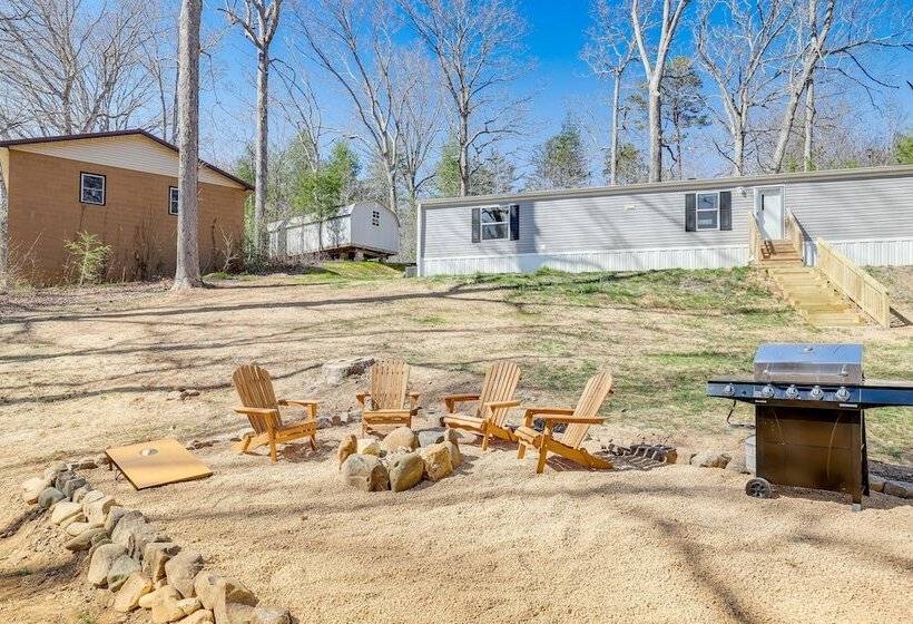 Pet Friendly Home ~ 5 Mi To Blue Ridge Parkway!