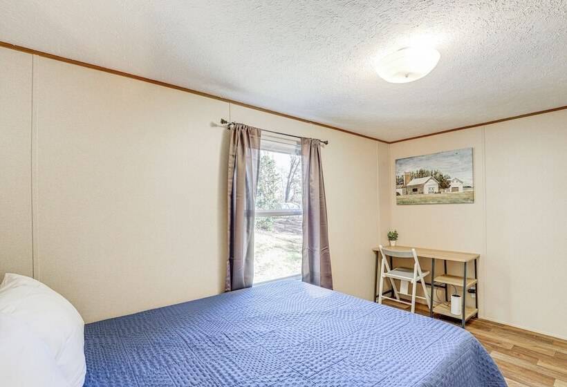 Pet Friendly Home ~ 5 Mi To Blue Ridge Parkway!