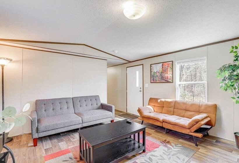 Pet Friendly Home ~ 5 Mi To Blue Ridge Parkway!