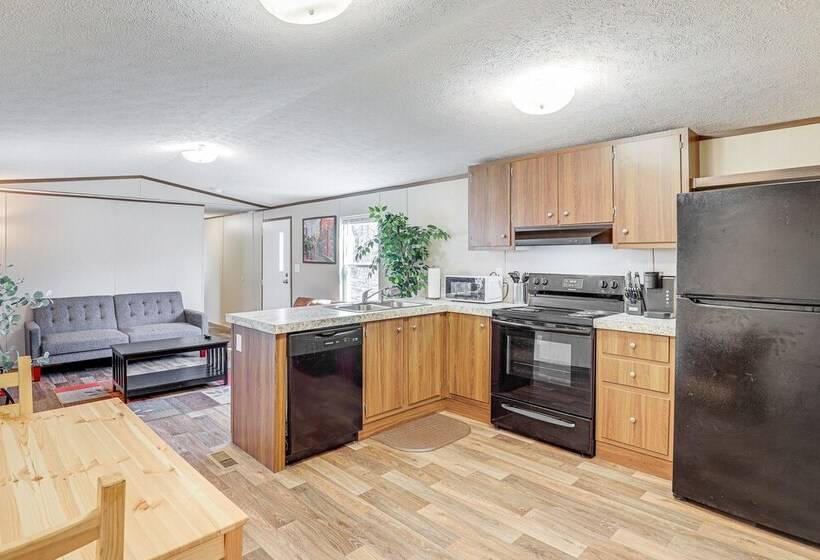 Pet Friendly Home ~ 5 Mi To Blue Ridge Parkway!