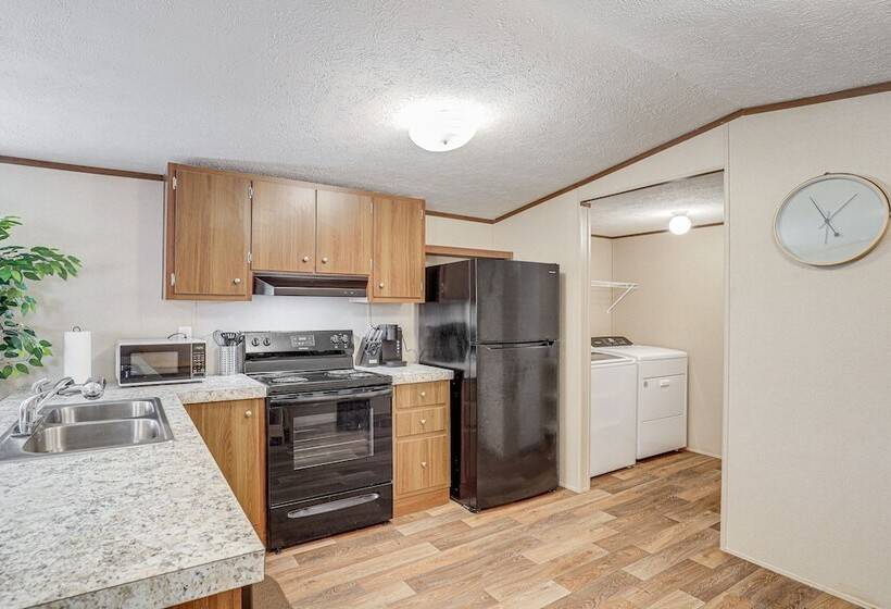 Pet Friendly Home ~ 5 Mi To Blue Ridge Parkway!