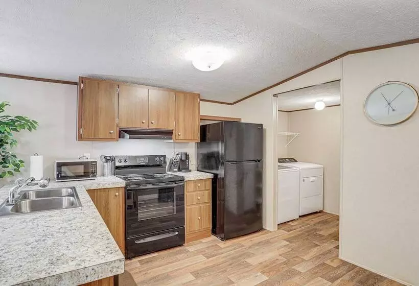 Pet Friendly Home ~ 5 Mi To Blue Ridge Parkway!