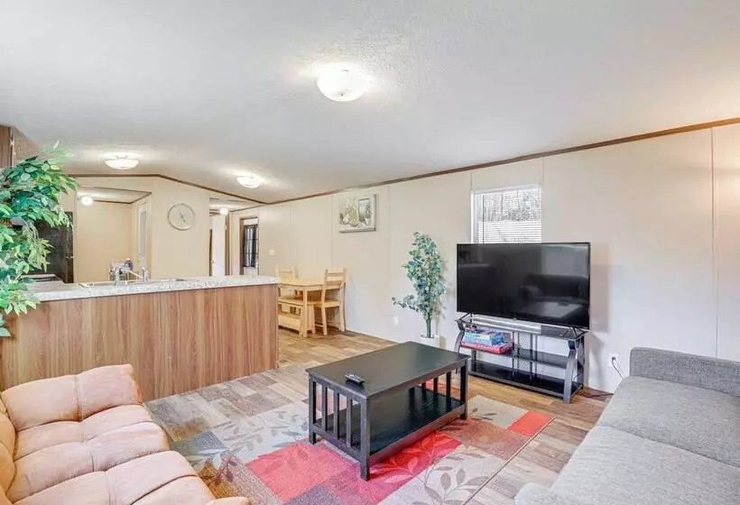 Pet Friendly Home ~ 5 Mi To Blue Ridge Parkway!