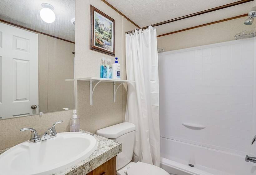 Pet Friendly Home ~ 5 Mi To Blue Ridge Parkway!