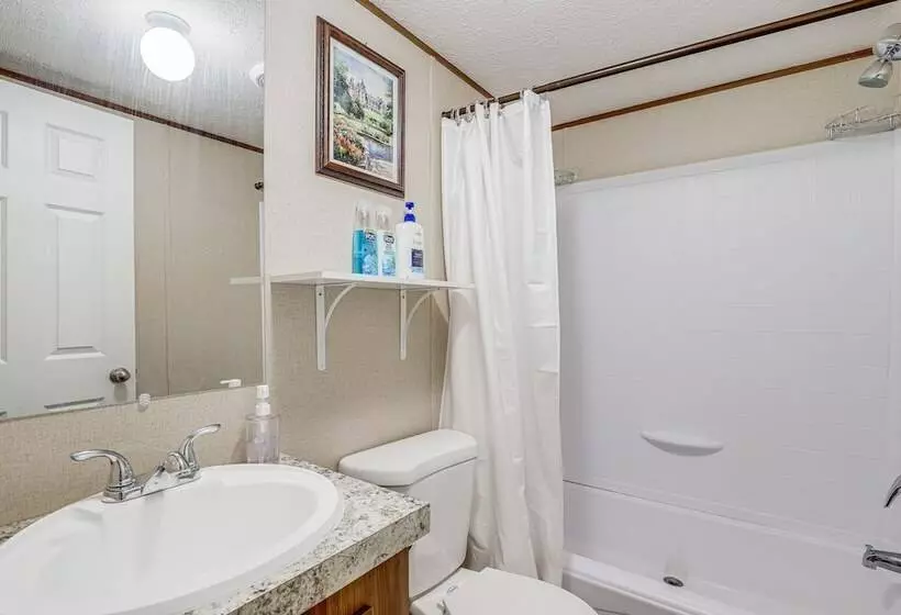 Pet Friendly Home ~ 5 Mi To Blue Ridge Parkway!