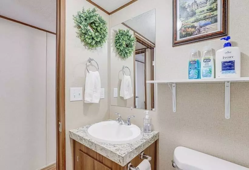 Pet Friendly Home ~ 5 Mi To Blue Ridge Parkway!