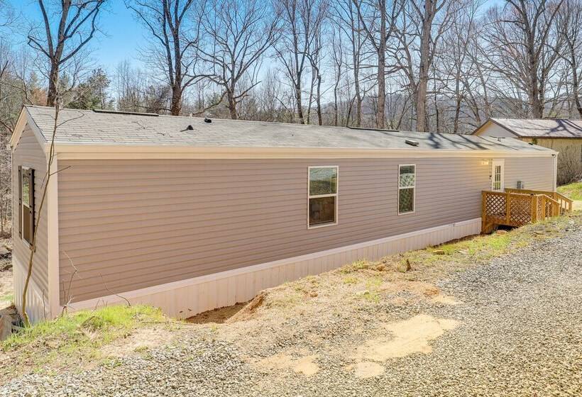 Pet Friendly Home ~ 5 Mi To Blue Ridge Parkway!