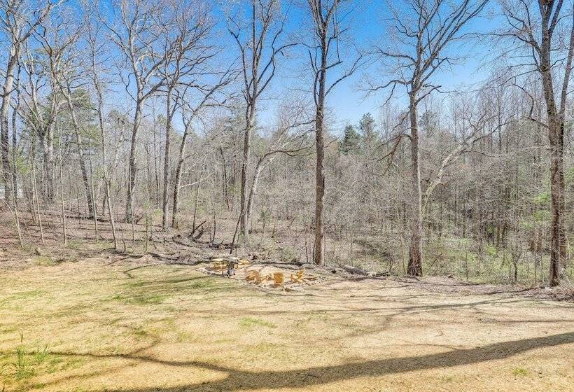 Pet Friendly Home ~ 5 Mi To Blue Ridge Parkway!