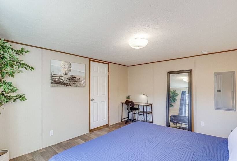 Pet Friendly Home ~ 5 Mi To Blue Ridge Parkway!