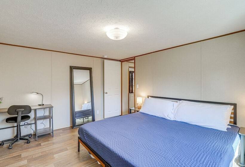 Pet Friendly Home ~ 5 Mi To Blue Ridge Parkway!