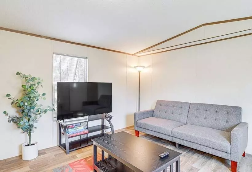 Pet Friendly Home ~ 5 Mi To Blue Ridge Parkway!