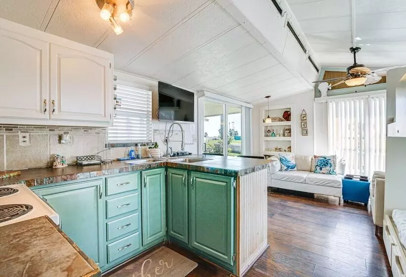 Resort Style Perks & Deck At Port Isabel Home!