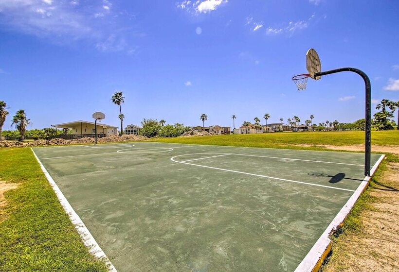 Resort Style Perks & Deck At Port Isabel Home!