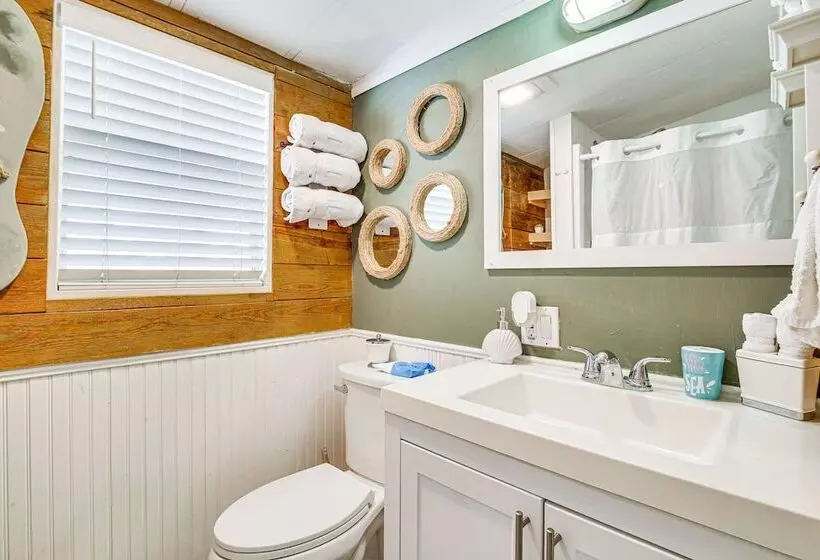 Resort Style Perks & Deck At Port Isabel Home!