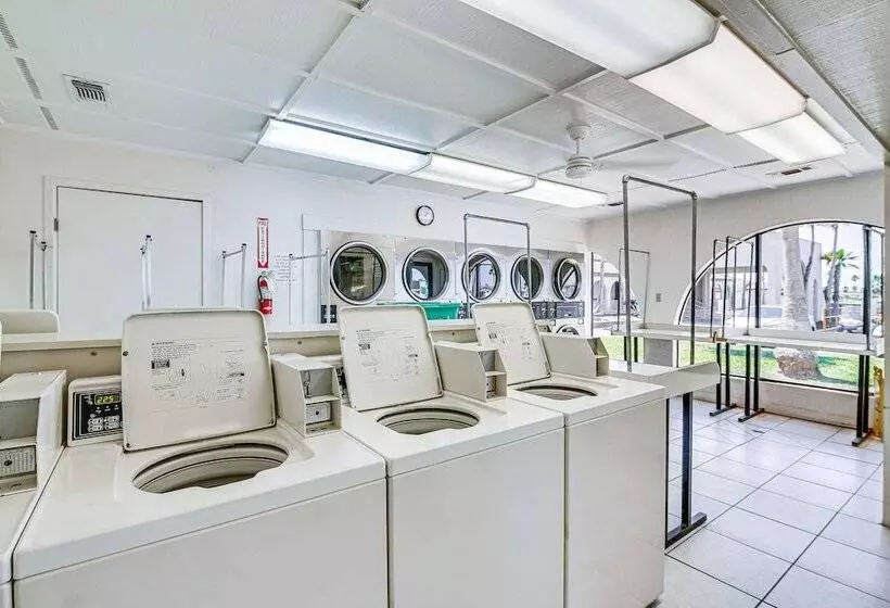 Resort Style Perks & Deck At Port Isabel Home!